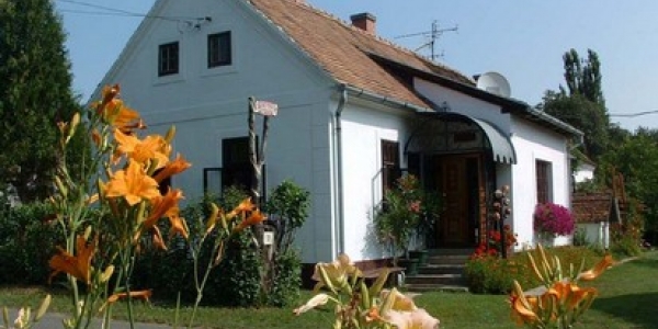 Cserépmadár szállás és Csinyálóház (Őrség, Velemér)