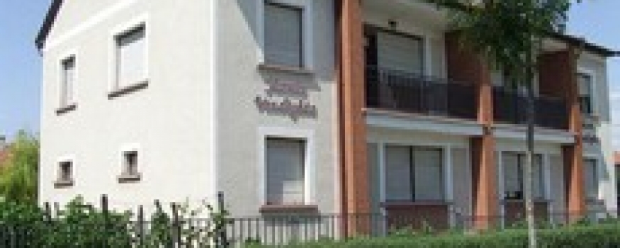 Jázmin Vendégházak és Apartmanok