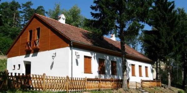 Keresztkút Erdei Pihenőhely és Apartmanházak